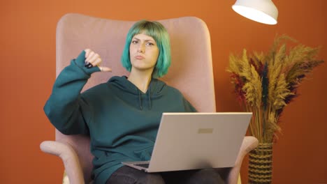 Negative-expression-of-young-woman-using-laptop.